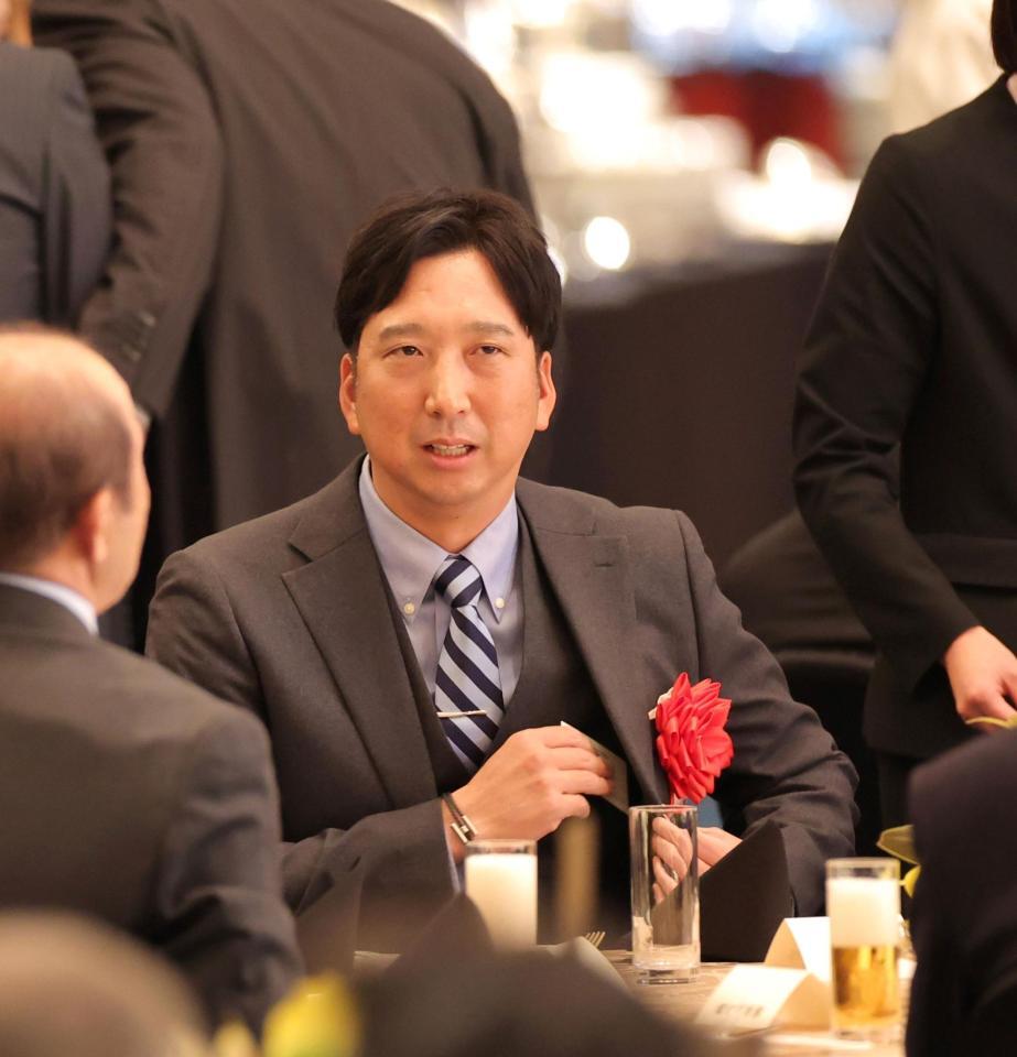 　掛布ＯＢ会長の野球殿堂入りを祝う会に出席する藤川監督（撮影・北村雅宏）