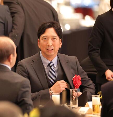 　掛布ＯＢ会長の野球殿堂入りを祝う会に出席する藤川監督（撮影・北村雅宏）