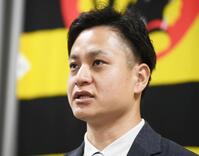 　契約を更改し会見する大竹（撮影・西田忠信）