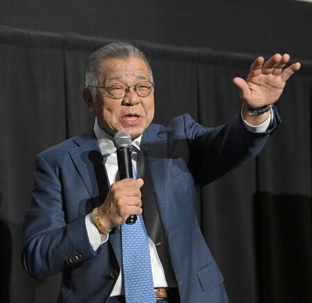 　舞台あいさつで横田さんとの思い出を語る掛布雅之ＯＢ会長（撮影・飯室逸平）