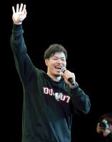 　トークショーで盛り上がる佐藤輝（撮影・山口登）