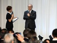 　早大時代の思い出を語る岡田彰布球団オーナー付顧問（撮影・佐藤厚）