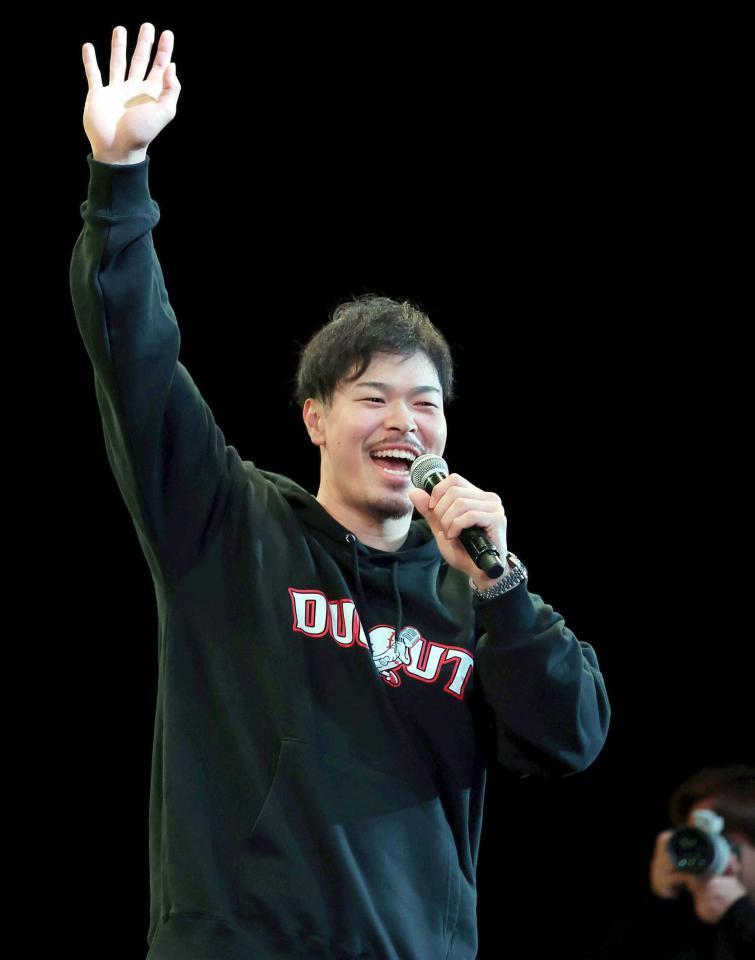 　トークショーで盛り上がる佐藤輝（撮影・山口登）