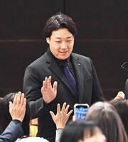 　２年ぶりのイベント出演でファンと交流する大山（撮影・園田高夫）