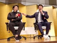 　笑顔を見せる大山（左）と森下（撮影・佐々木彰尚）