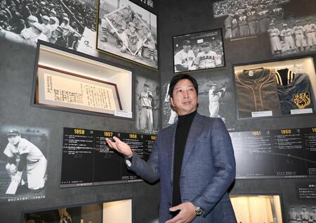 　甲子園歴史館を訪れた藤川監督（撮影・田中太一）