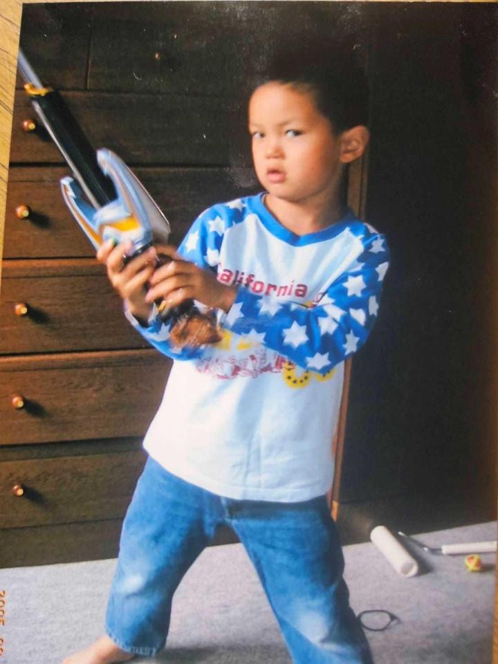 　幼少期の能登少年（父・進さん提供）