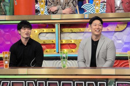 　秘密のケンミンショーの収録に参加する坂本と原口（右）ⓒｙｔｖ