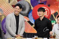 　秘密のケンミンショーの収録に参加する原口（左）と坂本ⓒｙｔｖ