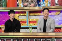 　秘密のケンミンショーの収録に参加する坂本と原口（右）ⓒｙｔｖ