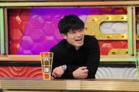 　秘密のケンミンショーの収録で笑顔を見せる坂本ⓒｙｔｖ