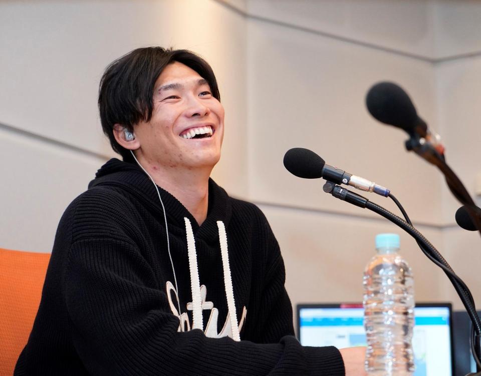 　軽快にトークする湯浅（撮影・西田忠信）
