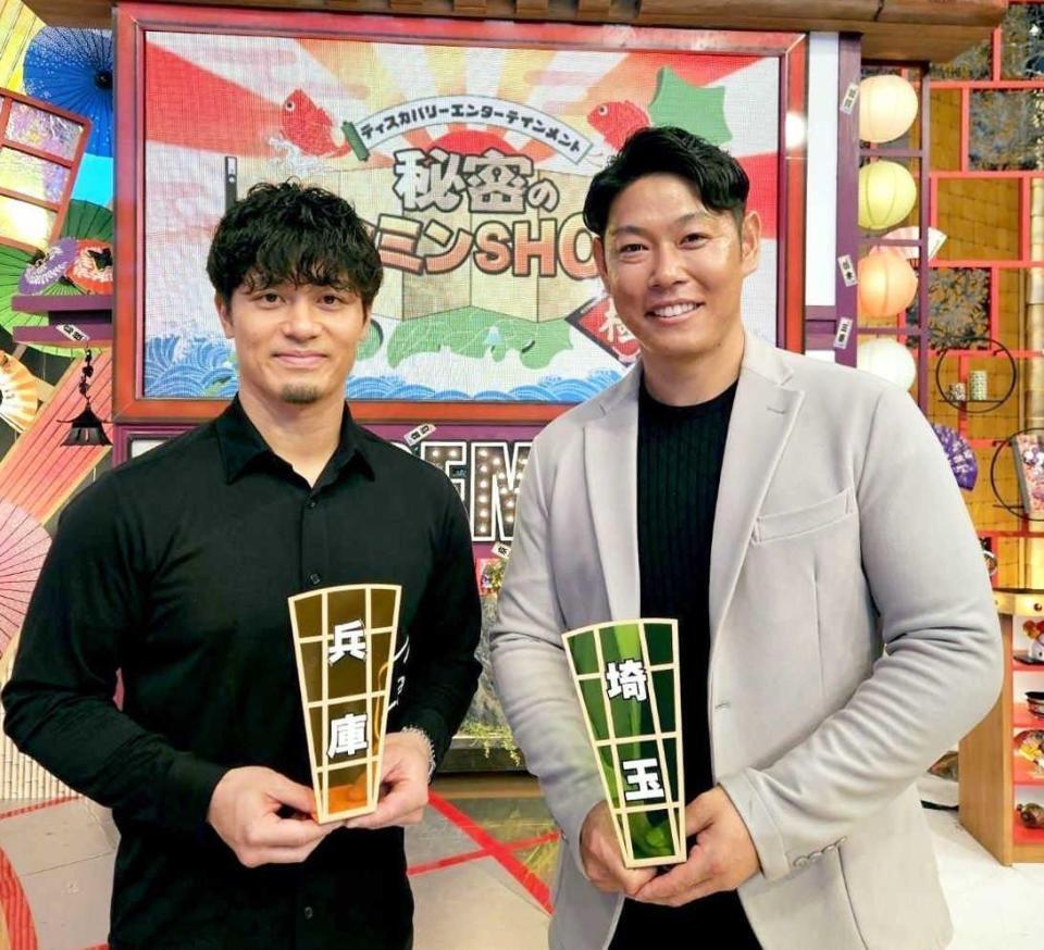 　「秘密のケンミンＳＨＯＷ極」の収録に参加した坂本（左）と原口氏（球団提供）