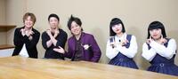 　ＡＢＣ「ぺこぱのまるスポ」の収録に参加し、ポーズを決める石井（撮影・坂部計介）