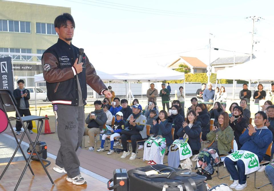 　トークショーを開いた伊藤将（撮影・出月俊成）