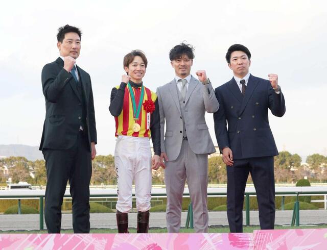 阪神・岩崎 馬券当たってもポーカーフェイス 坂本、石井と阪神競馬場で