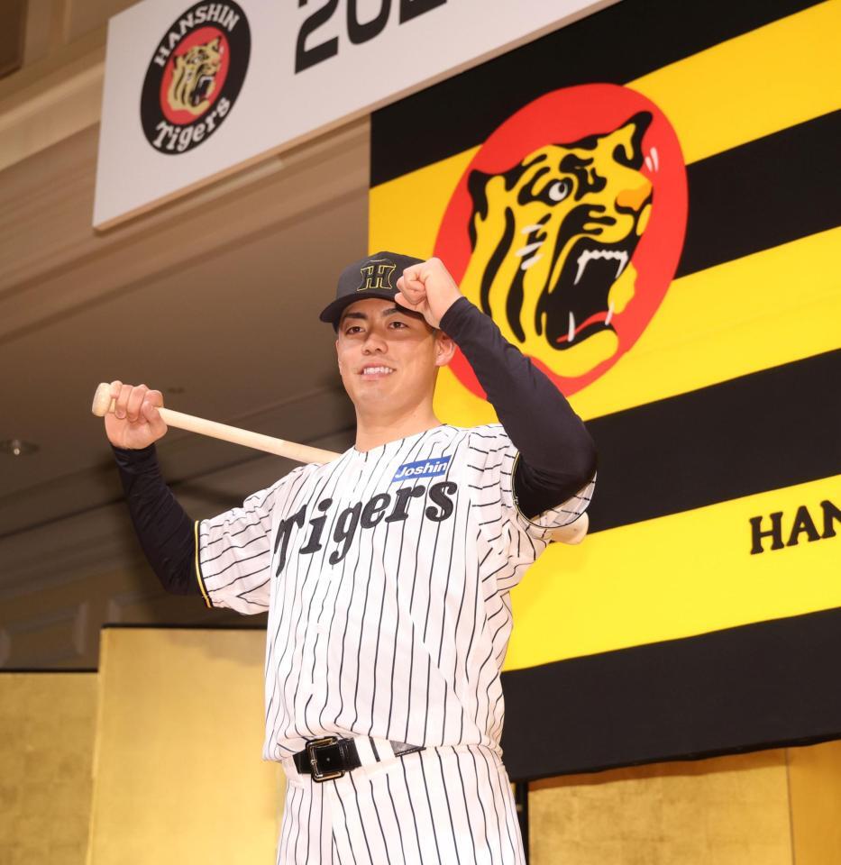 　ポーズを決める谷端将伍（撮影・北村雅宏）