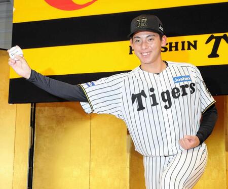 　ポーズを決める神宮