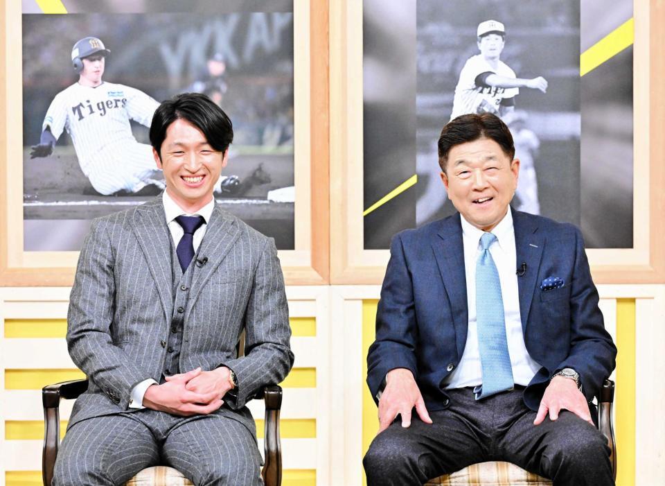 　年末特番の収録に参加した近本（左）と平田２軍監督（Ｃ）ＭＢＳ