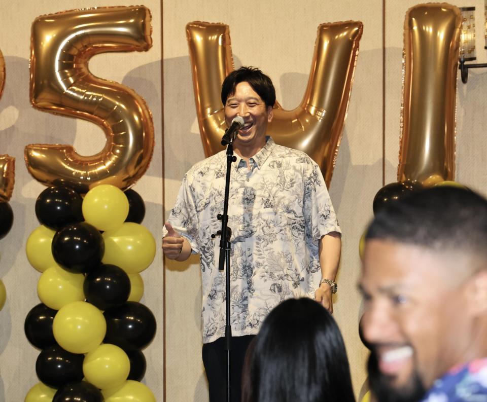 　祝賀会であいさつする藤川監督（撮影・田中太一）