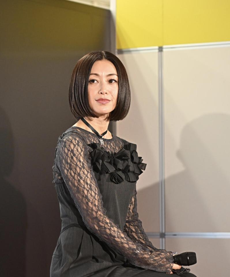 　掛布雅之ＯＢ会長とのトークショーに登場した酒井法子（撮影・西田忠信）