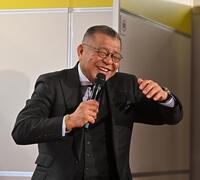 　過去のエピソードを披露する掛布雅之ＯＢ会長（撮影・西田忠信）