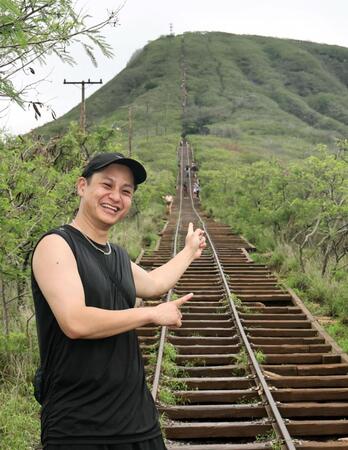 　トレイルトレがスタート。頂上目指し笑顔の大竹（撮影・田中太一）