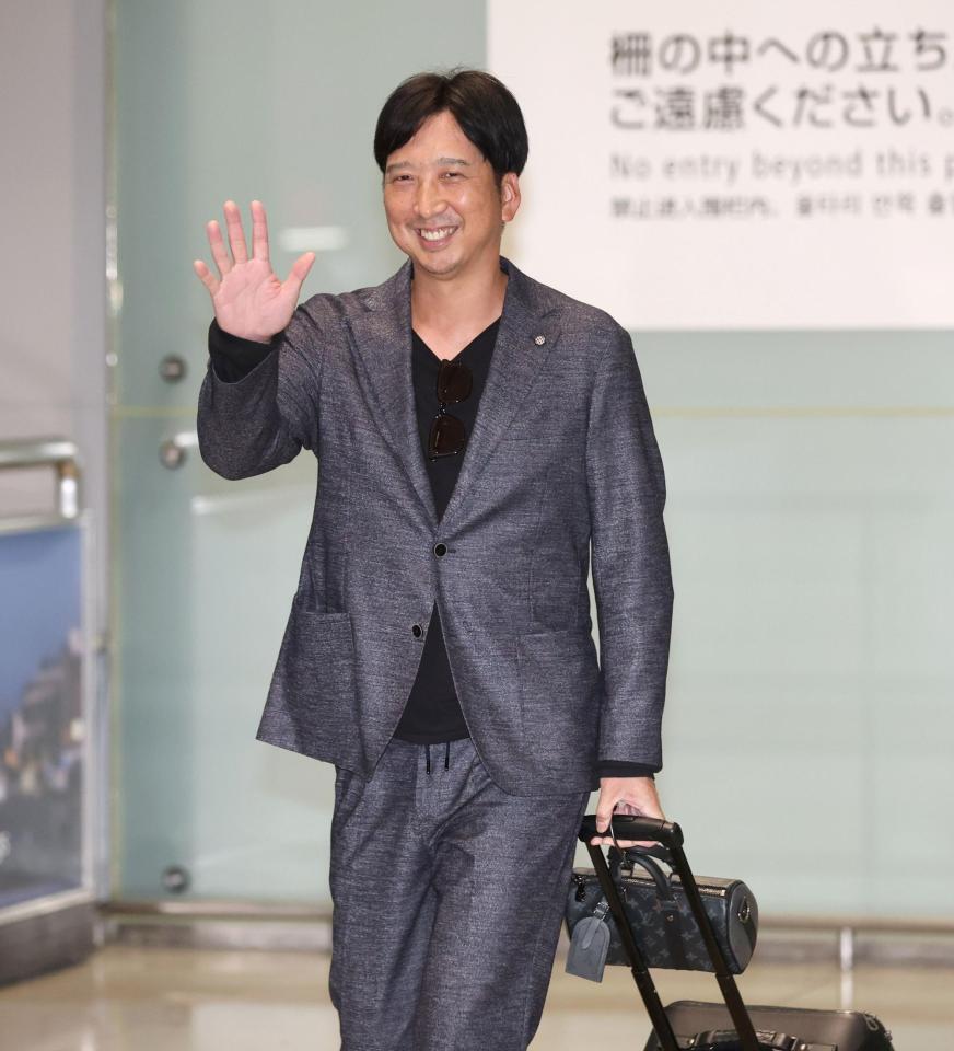 　帰国した藤川監督（撮影・北村雅宏）