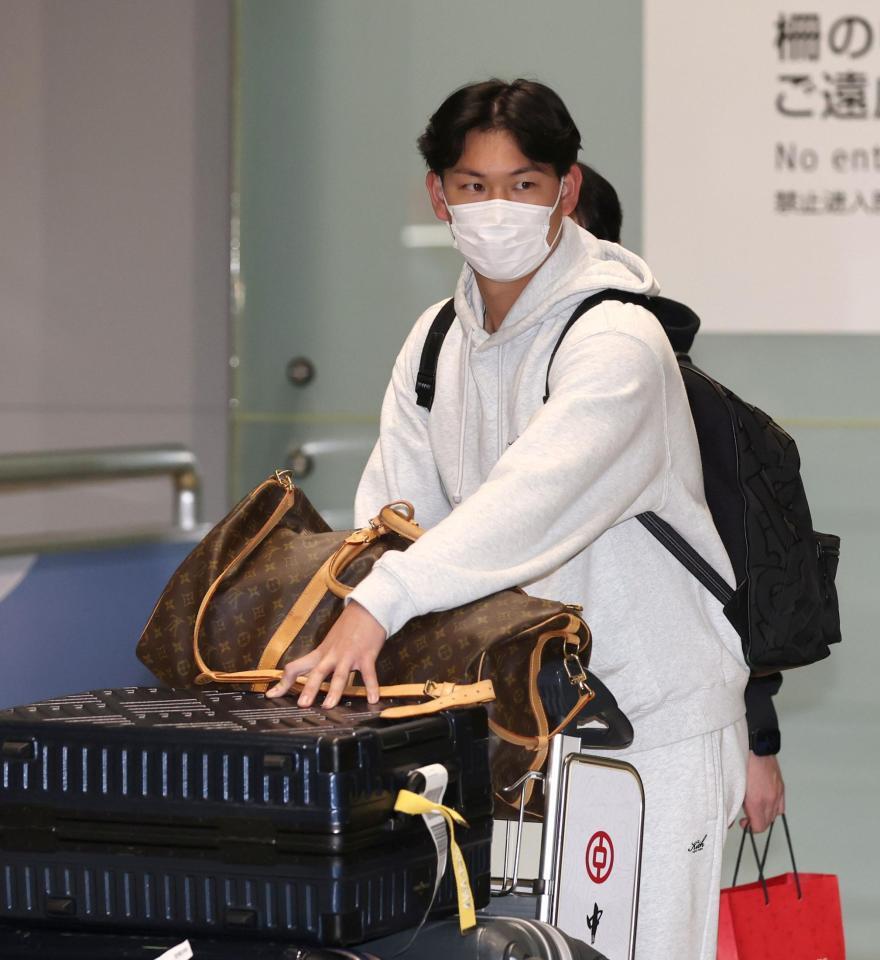 　帰国した及川（撮影・北村雅宏）