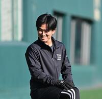 　笑顔を見せる山崎（撮影・西田忠信）