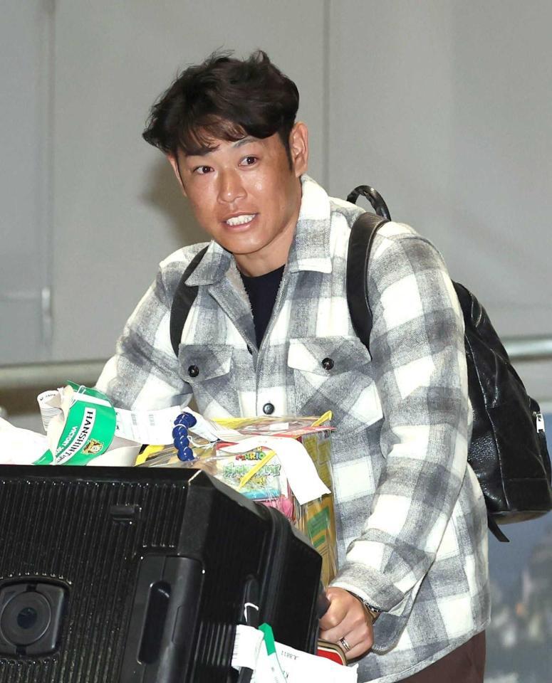 　ハワイから帰国した原口文仁氏