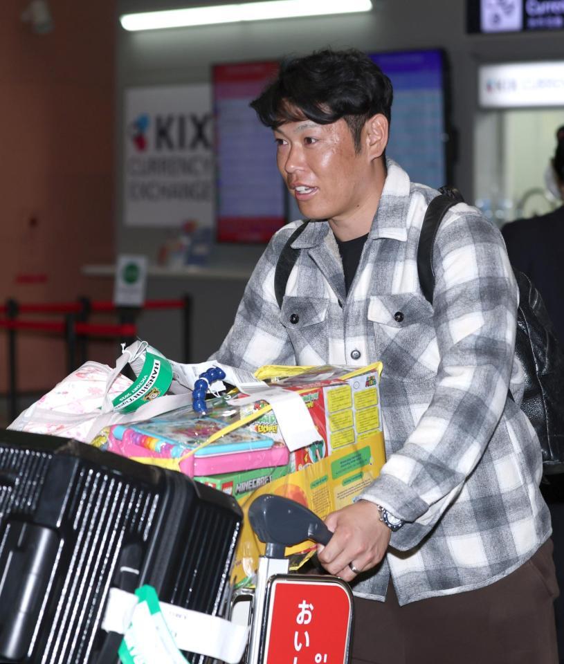 　帰国した原口文仁氏（撮影・北村雅宏）