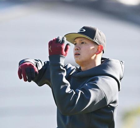 　ウオーミングアップする能登（撮影・西田忠信）