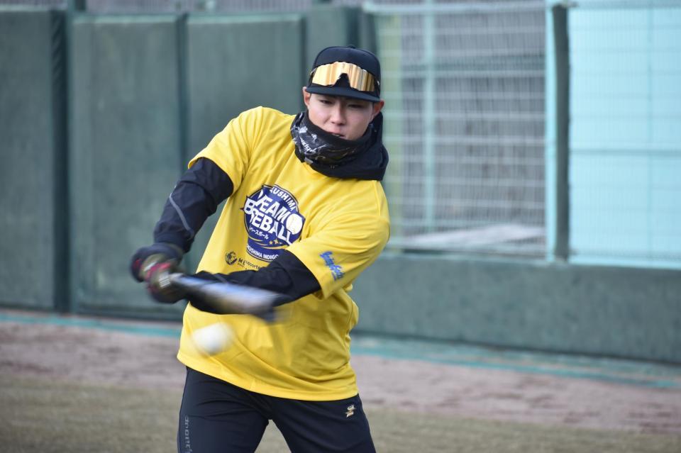 　小学生へノックを打つ工藤