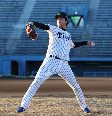 　キャッチボールをする高橋（撮影・佐々木彰尚）