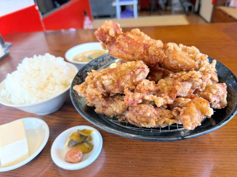 　村上が好んで食べた唐揚げ定食（提供）