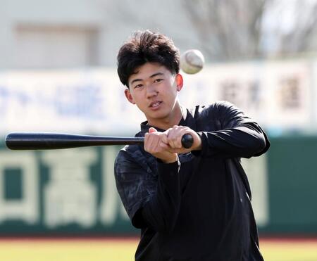 　打撃練習をする立石（撮影・田中太一）