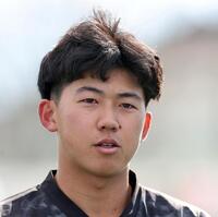 　囲み取材に応じる立石（撮影・田中太一）