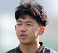 　囲み取材に応じる立石（撮影・田中太一）