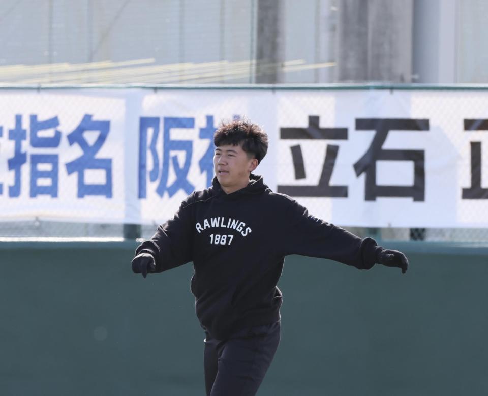 　自主トレを公開した立石（撮影・田中太一）