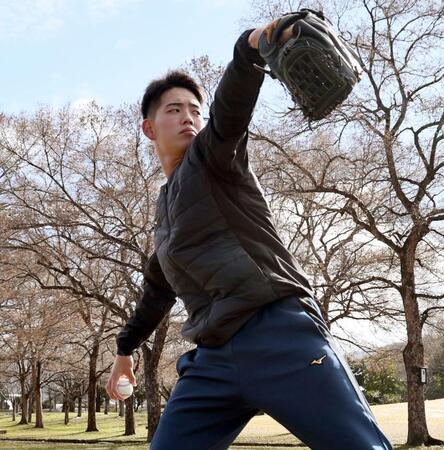 　自主トレを公開した早瀬（撮影・田中太一）