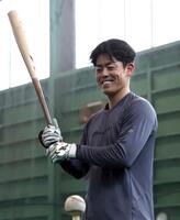 　自主トレを公開した谷端（撮影・山口登）