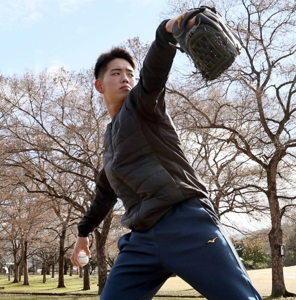 　自主トレを公開した早瀬（撮影・田中太一）