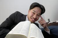 　英語辞書を持参した岡城