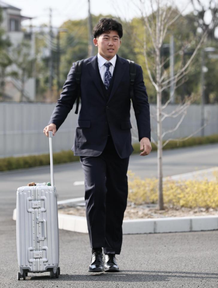 　入寮する立石（撮影・田中太一）