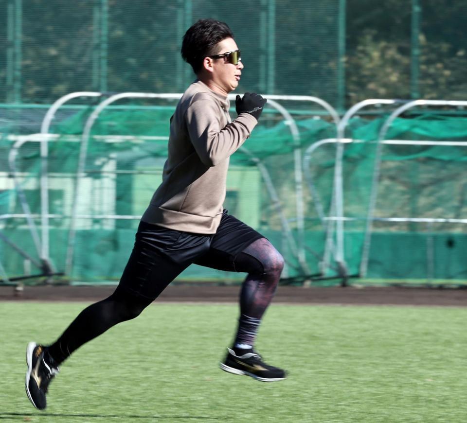 　走り込む伊原（撮影・田中太一）