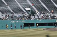 　観客を入れて行われた阪神新人自主トレ（撮影・田中太一）