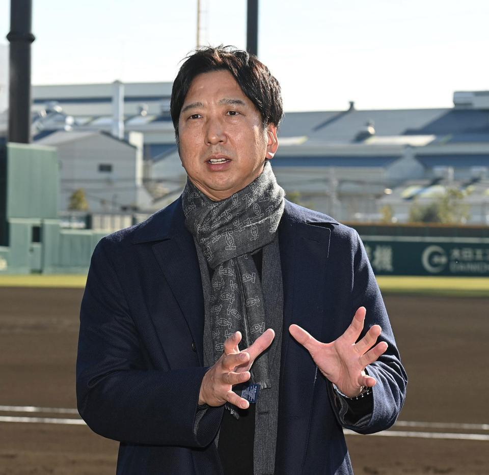 　取材に応じる藤川監督（撮影・西田忠信）