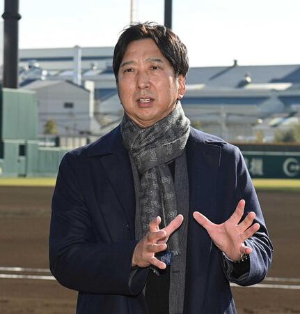 　取材に応じる藤川監督（撮影・西田忠信）