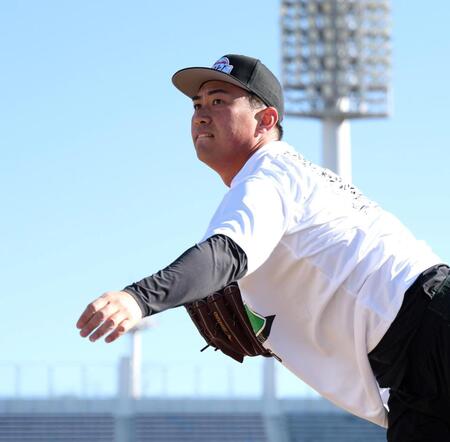 　キャッチボールをする桐敷（撮影・伊藤笙子）